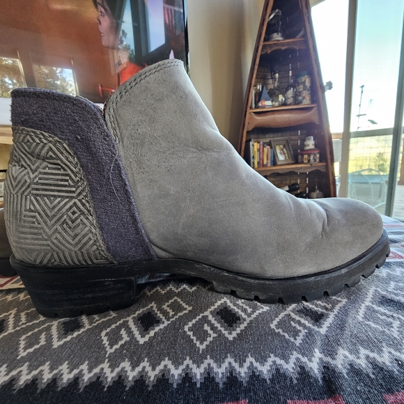 The North Face Ankle Bootie Size 6.5 - Picture 7 of 9